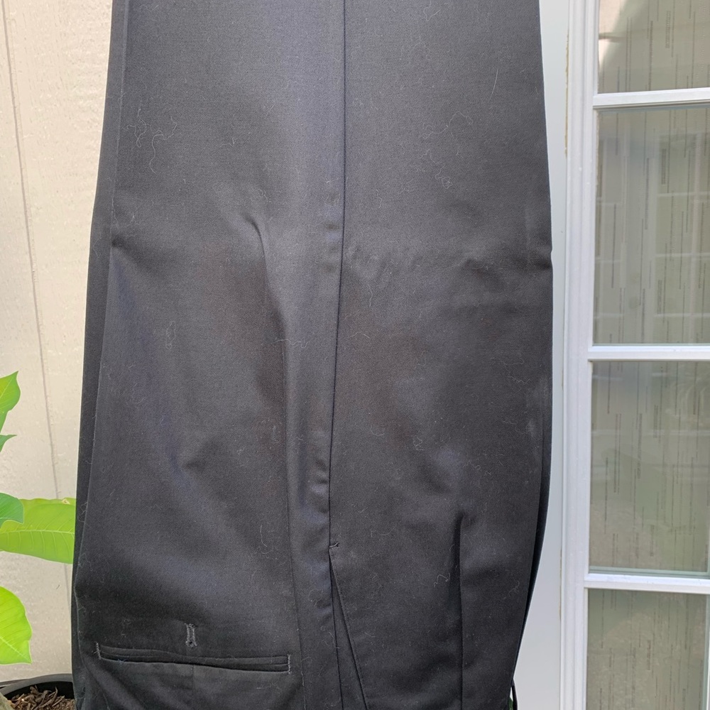 Dockers for men, size W36, Length 32, color: Black. Classic Fit